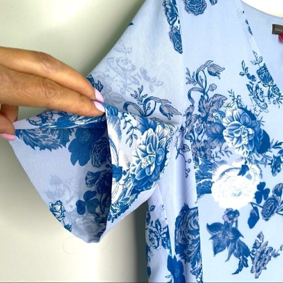 Vince Camuto  floral print top with v-neckline and short sleeves - Picture 5 of 10